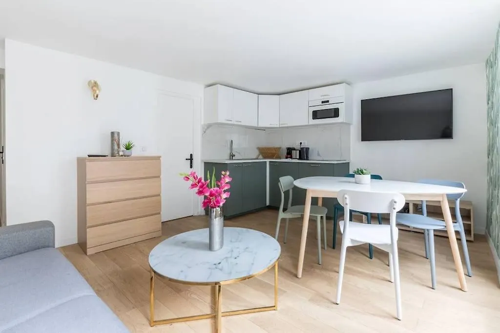 Grands Boulevards 42 : Cosy 1br-4p * Париж